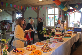 Hochzeit Hollerhof 2021-2 Kuchenbuffet im Saal