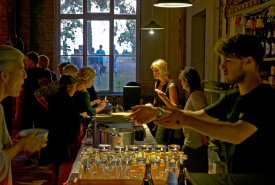 Bar und Buffet im Tanzsaal