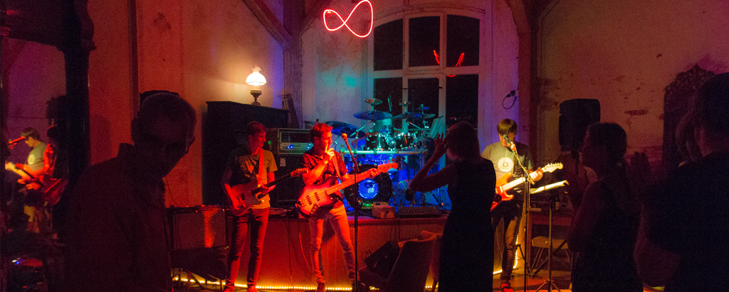 Maršál Bazén im Tanzsaal auf dem Hollerhof